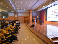 张德良教授到江门市新会尚雅学校作《神奇万能的冲击波》科普报告