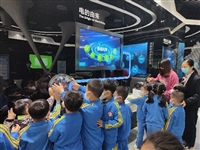 德爱学校师生到市科技馆开展社会实践活动
