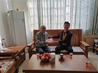 阳江市科协节前走访慰问老党员