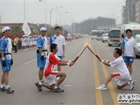 广东工程职业技术学院毕业学子携祥云火炬回母校