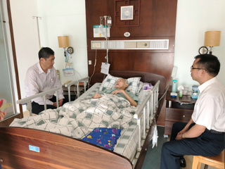 省科协领导看望慰问老党员