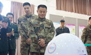 江门蓬江区武装部官兵参观区青少年“创客”活动及科技大赛成果展