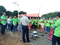 云浮市云安区培养能用无人机喷农药的“新型农民”