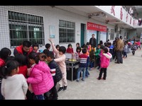 科普大篷车开进惠州市惠东县吉隆镇、铁涌镇多所中小学校