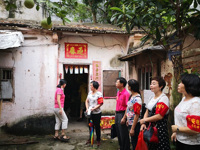 余其同深入“第一书记”挂点社区察看防风抗风情况