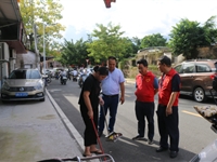 汕尾市科协主席黄宏伟到城西社区督导创卫工作