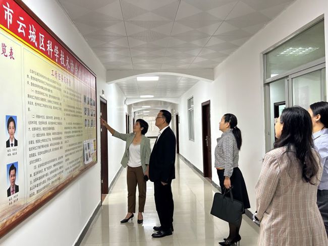 云浮市科协主席初云宝一行到云城区科协调研